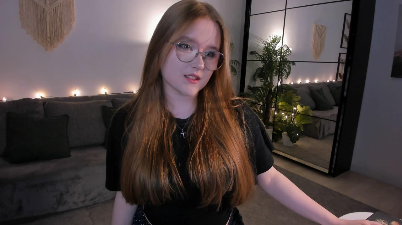 Webcam chat profile for bonniewright: Legs, feet & shoes