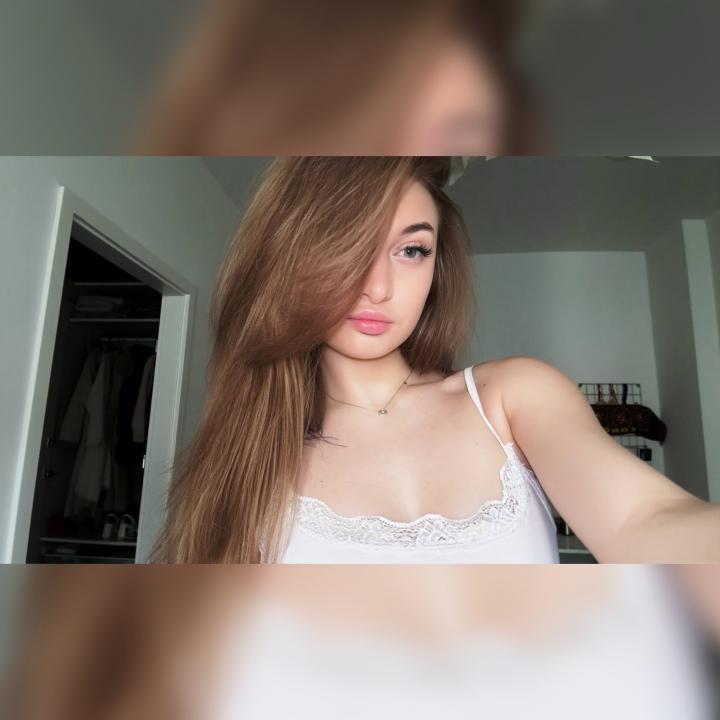Webcam chat profile for Yourgifty: Photography