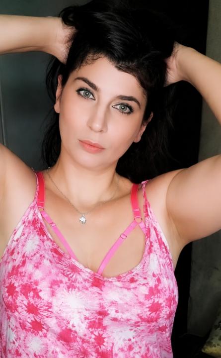 Webcam chat profile for Mia44: Travel