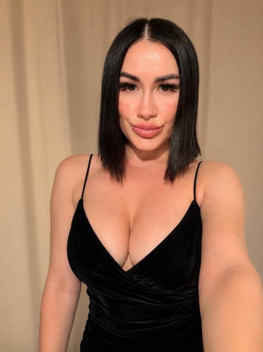 Webcam chat profile for O1riana: Ask about my Hobbies