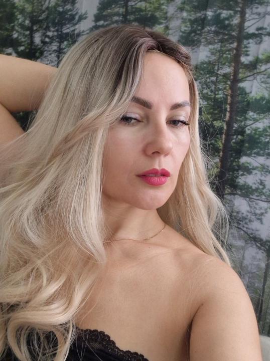 Webcam chat profile for AshleyLily: Outfits