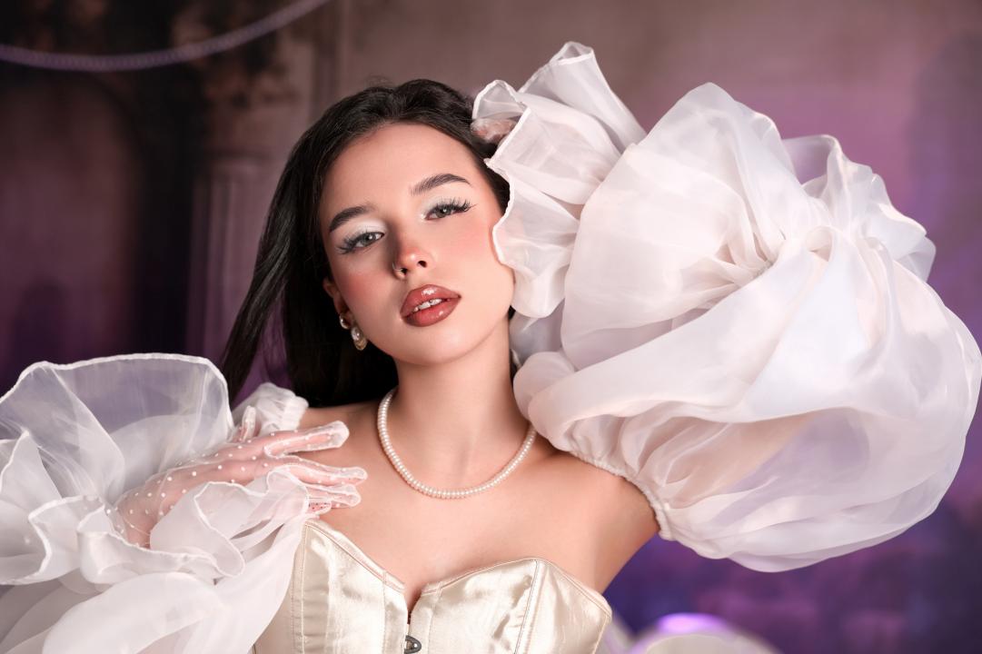 Webcam chat profile for LanaLedger: Kissing