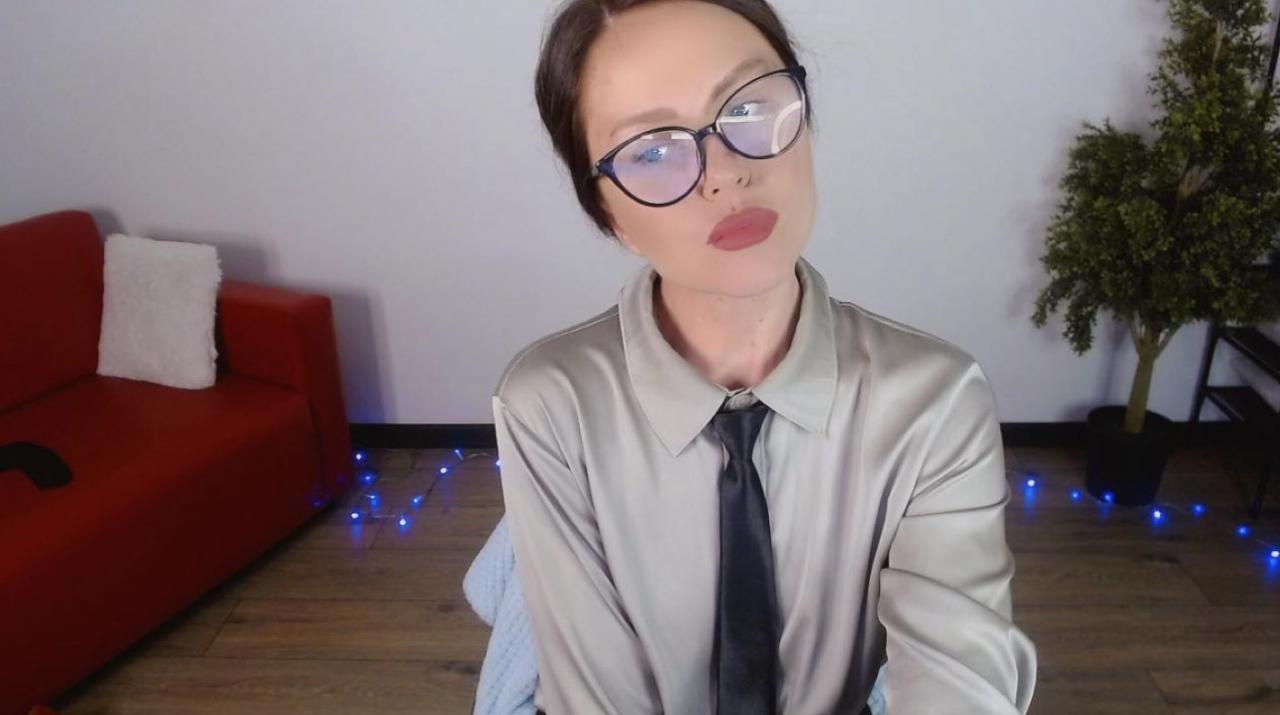 Webcam chat profile for VickyGold: Kissing