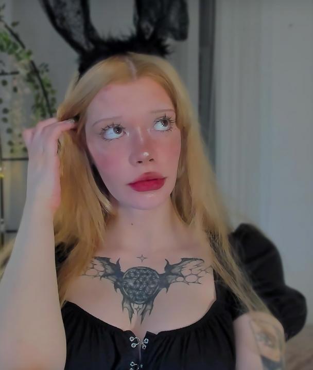 Webcam chat profile for SweetMell: Leather