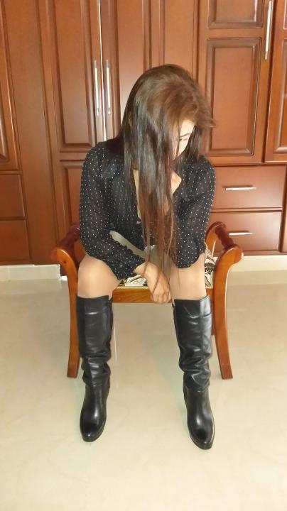 Webcam chat profile for IdaliaLux: Legs, feet & shoes