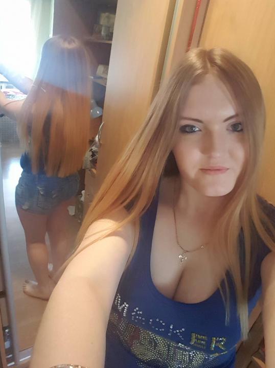 Webcam chat profile for MissLilix: Ask about my other interests