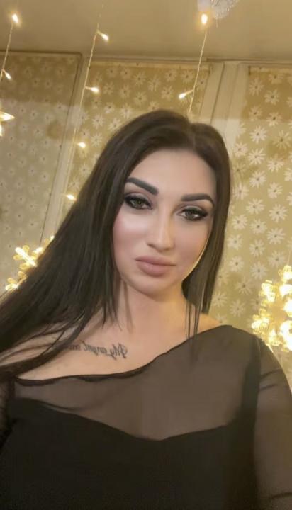 Webcam chat profile for DiamondMadam