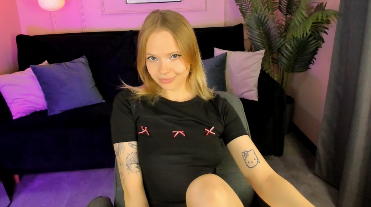 Webcam chat profile for Lucyloy: Legs, feet & shoes