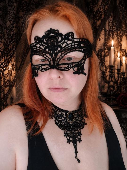 Webcam chat profile for RedFoxMarta: Kissing