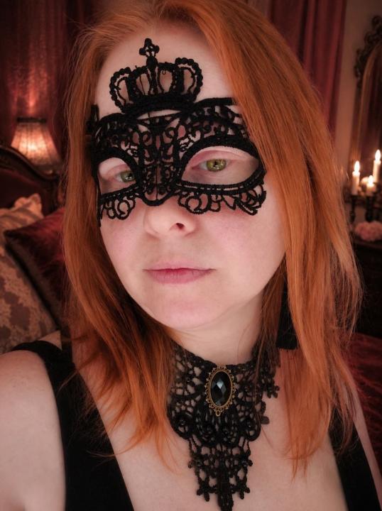 Webcam chat profile for RedFoxMarta: Kissing