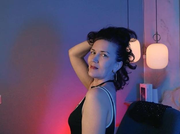 Webcam chat profile for IreneMarlow: Leather