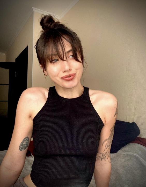 Webcam chat profile for Ressa: Ask about my Hobbies