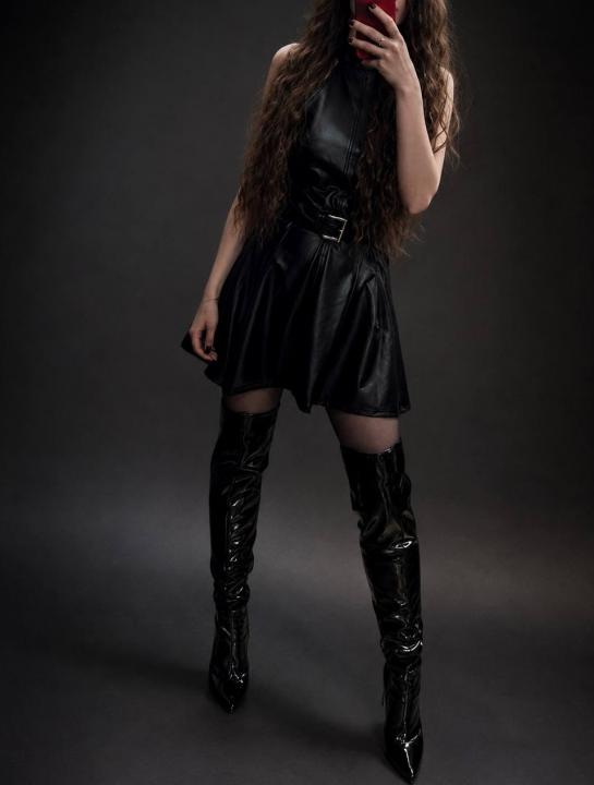 Webcam chat profile for SweetBlueBird: Leather