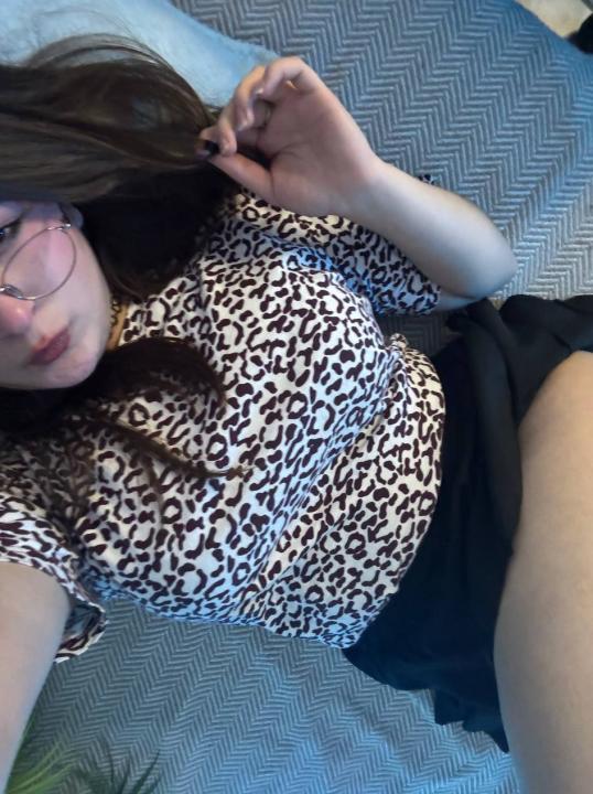 Webcam chat profile for HaniaWish: Legs, feet & shoes