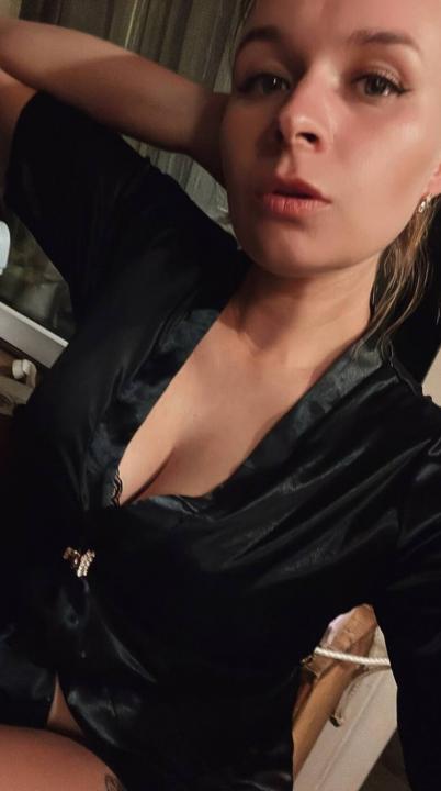 Webcam chat profile for NayaDemon: Dancing