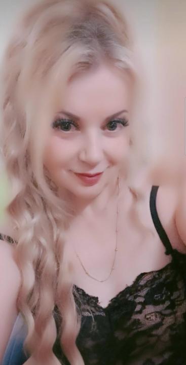 Webcam chat profile for FionaCage: Latex & rubber