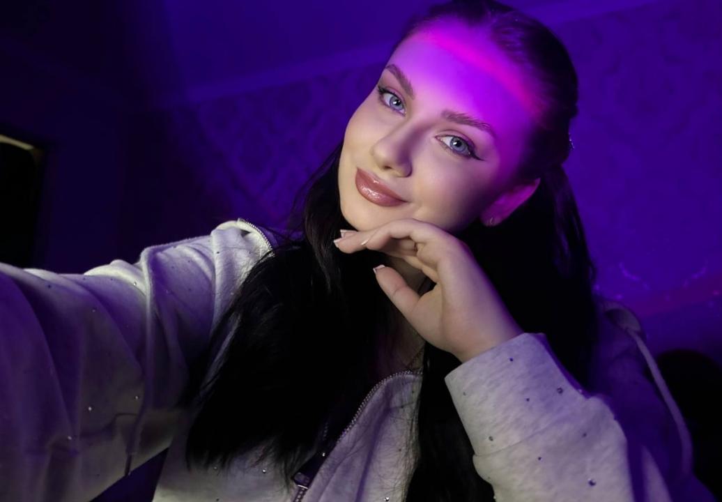 Webcam chat profile for Geneviene: Ask about my Hobbies
