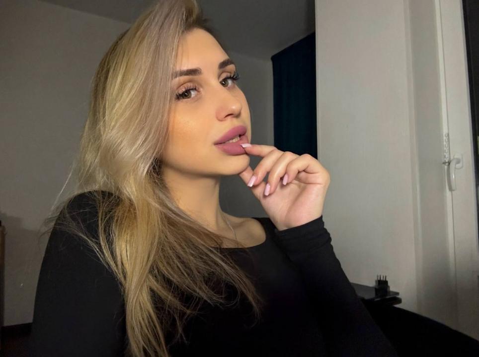 Webcam chat profile for ShadowLady: Dancing