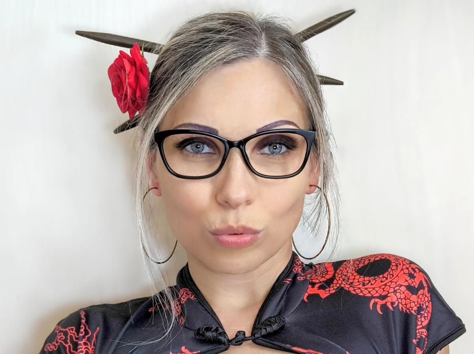 Webcam chat profile for TightBarbie: Dominatrix