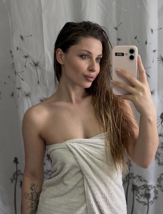 Webcam chat profile for Lumielle: Ask about my Hobbies