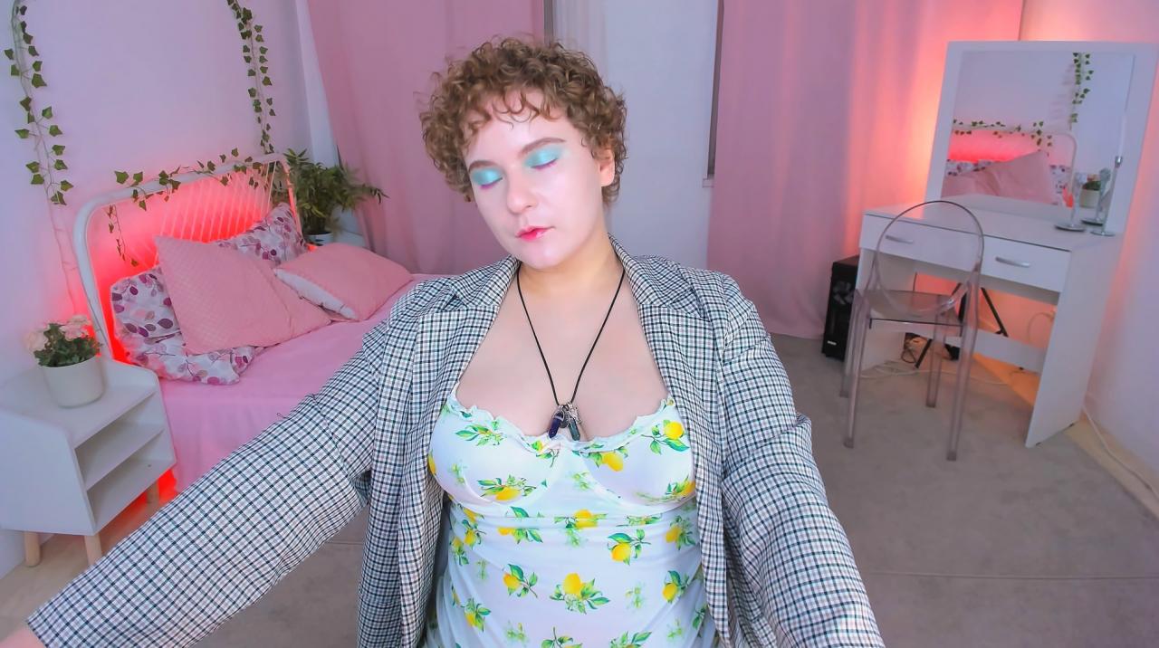 Webcam chat profile for MelittaAdams: Freckles