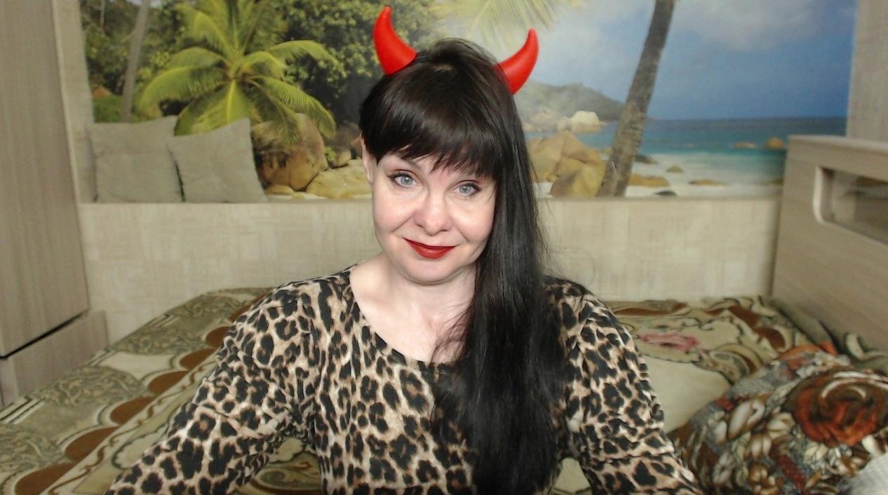 Webcam chat profile for Destinybbb: Bondage & discipline