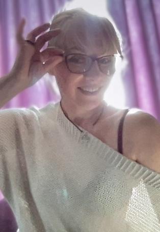 Webcam chat profile for Charming4332Lad: Legs, feet & shoes