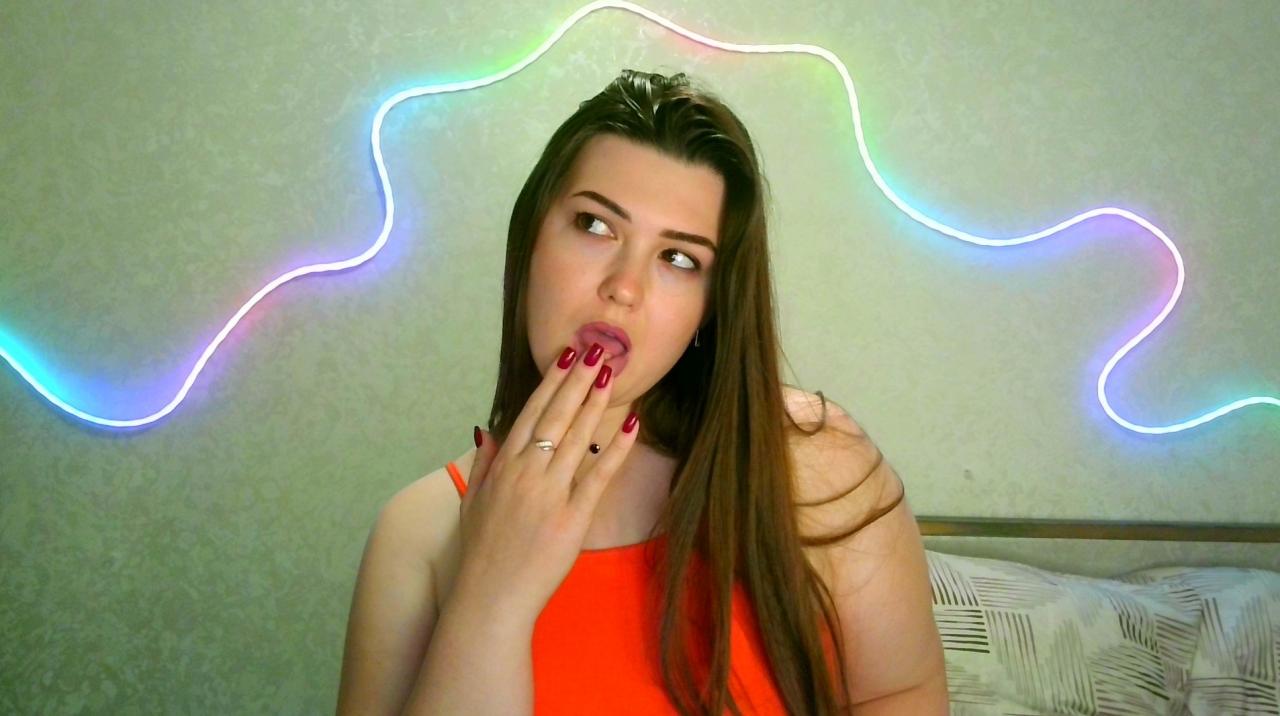 Webcam chat profile for TatiAllure: Nails