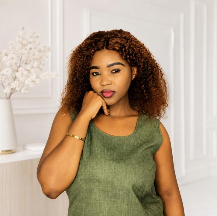 Webcam chat profile for ladyboujee: Kissing