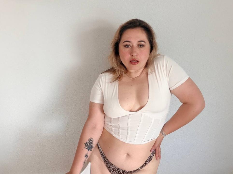 Webcam chat profile for Caliora: Ask about my other interests