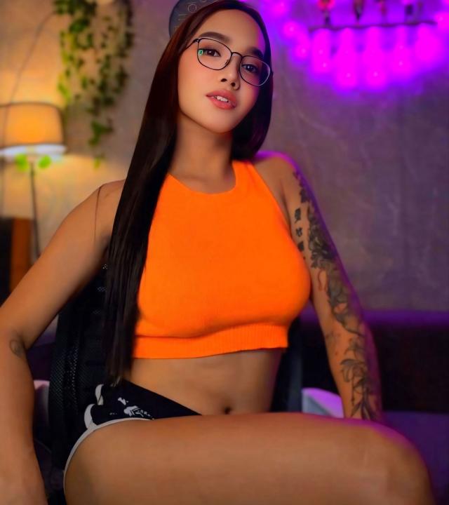 Webcam chat profile for TooHotN2Sexy: Kissing