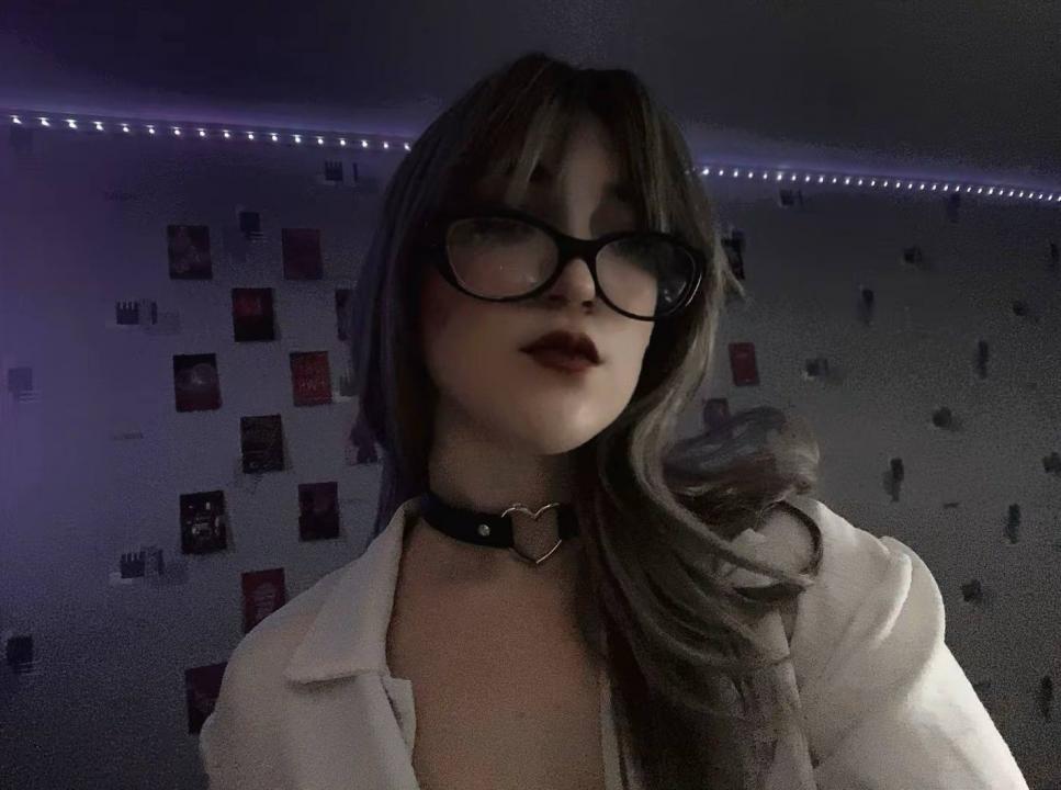 Webcam chat profile for KatelineBlake: Legs, feet & shoes