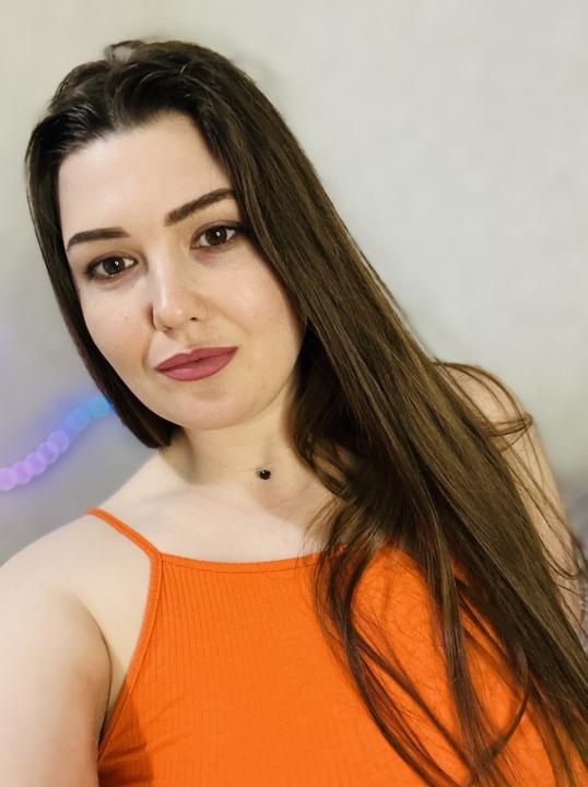Webcam chat profile for TatiAllure: Nails