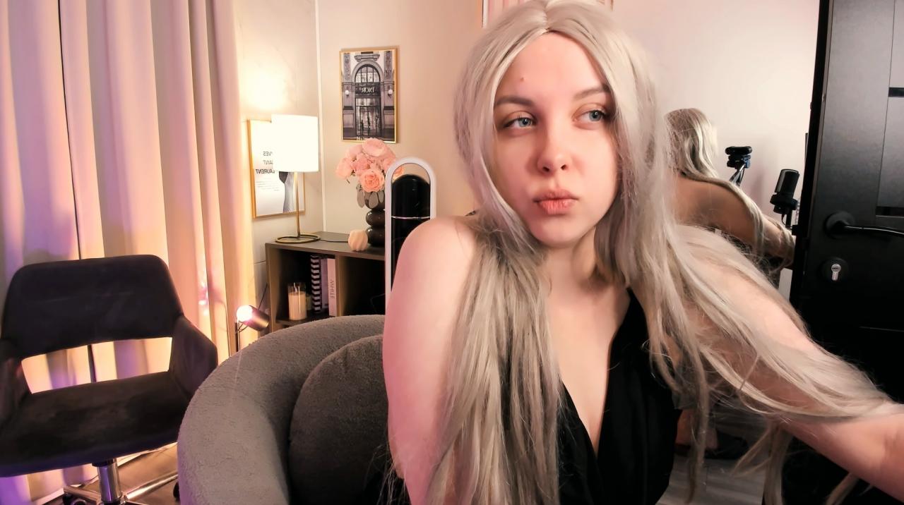 Webcam chat profile for IceDafna: Legs, feet & shoes