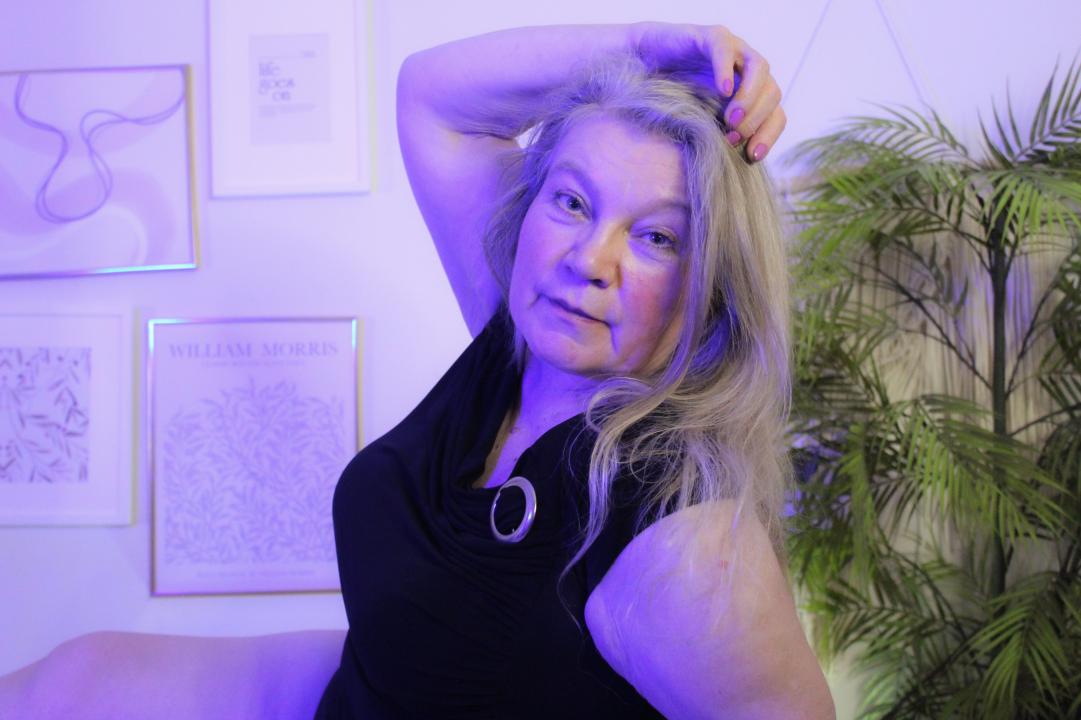 Webcam chat profile for NataliMellow: Kissing