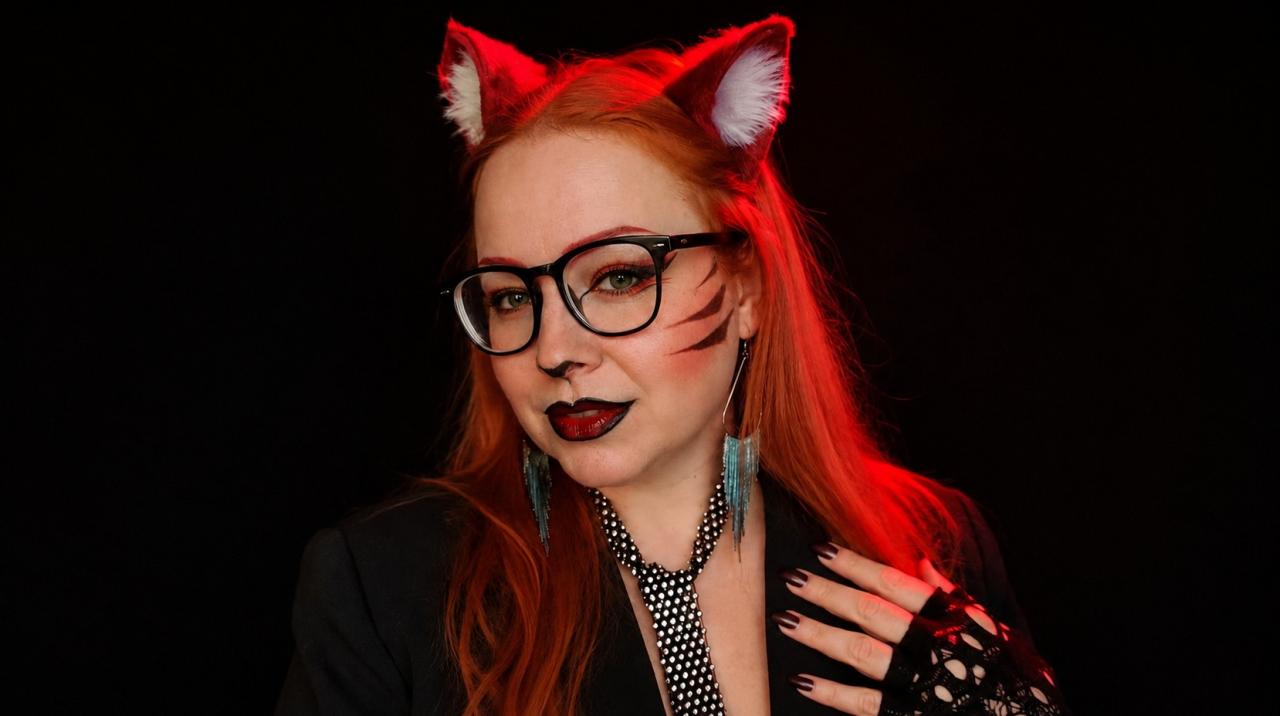Webcam chat profile for RedFoxMarta: Leather