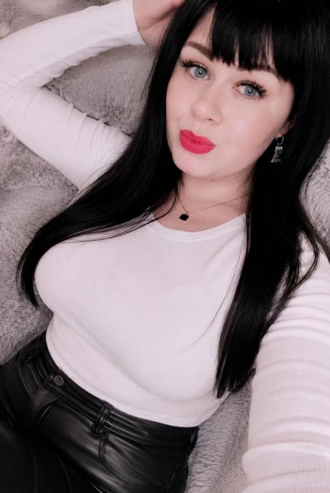 Webcam chat profile for SkinToSkin: Legs, feet & shoes