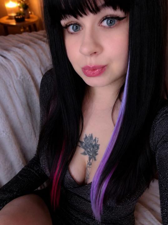 Webcam chat profile for SkinToSkin: Legs, feet & shoes