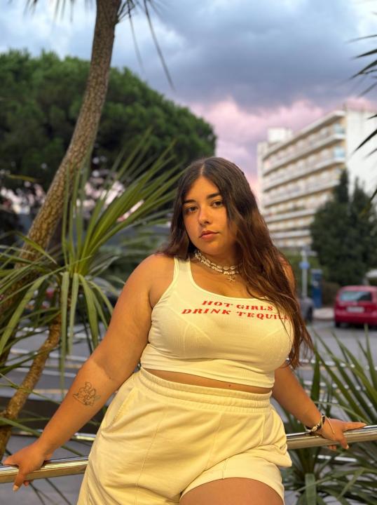 Webcam chat profile for PeachBlush: Ask about my Hobbies