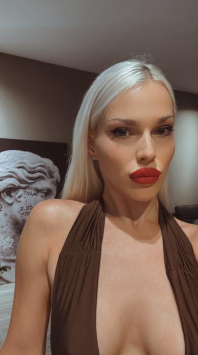 Webcam chat profile for MainGoddess: Leather