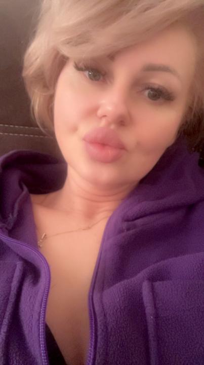 Webcam chat profile for Lisicka27: Lipstick
