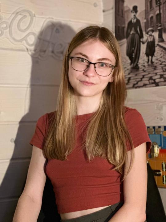 Webcam chat profile for Aliska: Legs, feet & shoes