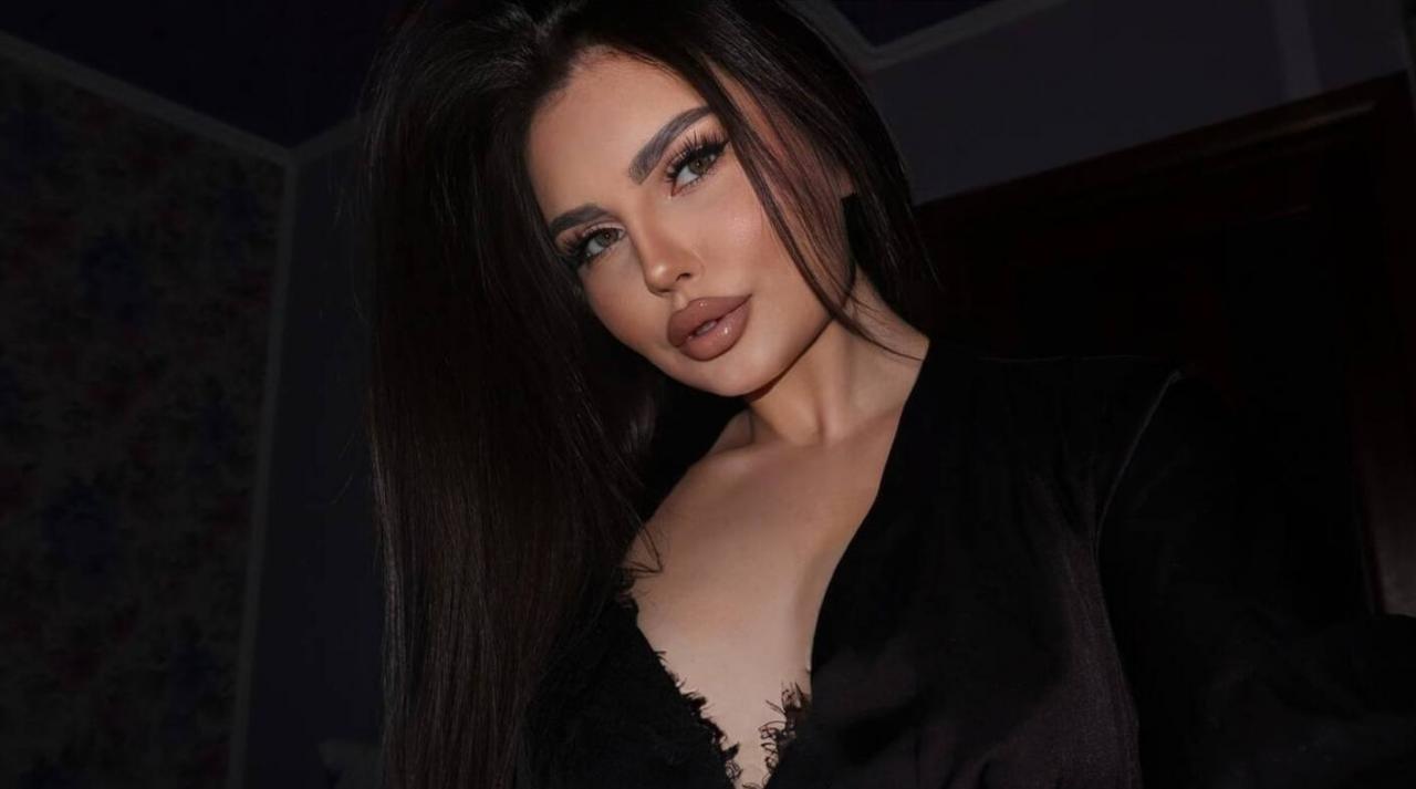 Webcam chat profile for BrunetteMuse: Dancing