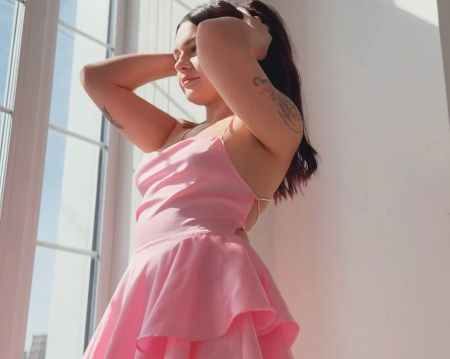 Webcam chat profile for EleanorFlower: Legs, feet & shoes