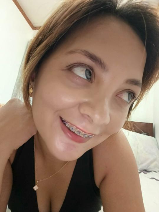 Webcam chat profile for yvonne: Nails