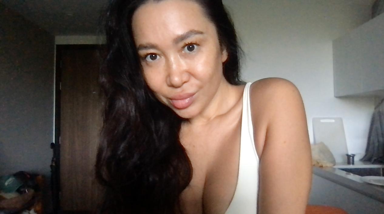 Webcam chat profile for Dewwa