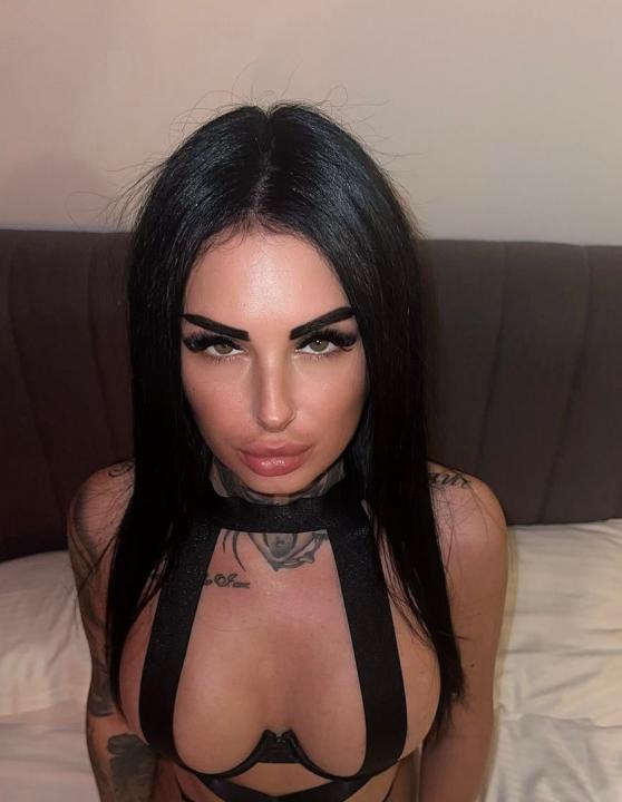 Webcam chat profile for CuckoldressAsh: Dominatrix