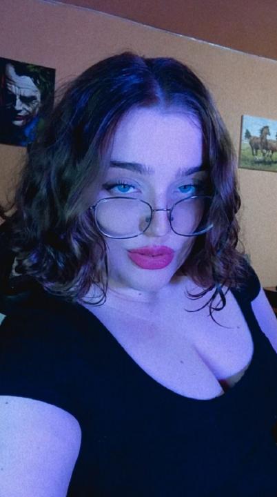 Webcam chat profile for TeasingDora: Legs, feet & shoes