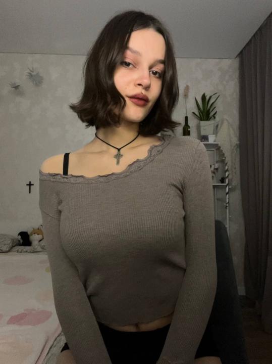 Webcam chat profile for Zinnara: Ask about my Hobbies