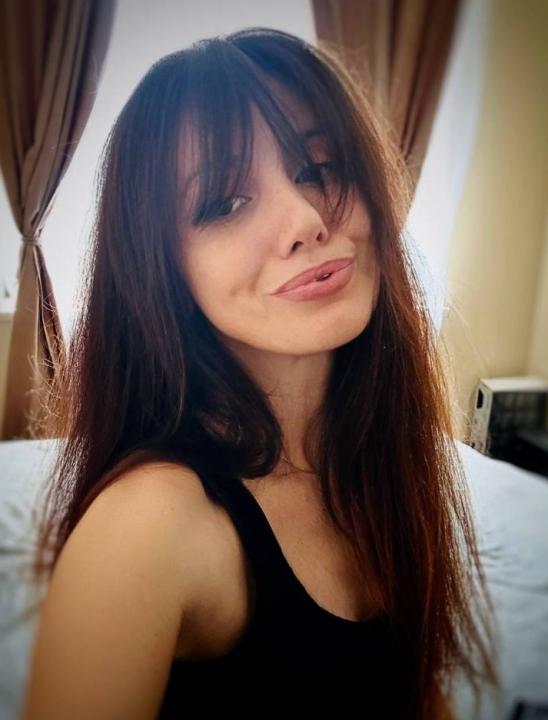 Webcam chat profile for Ressa: Ask about my Hobbies